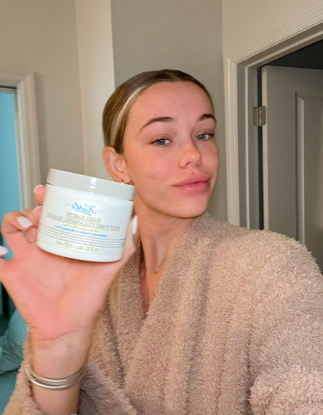 makeupwithmeredithh nude model images