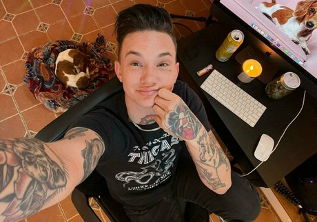 nikkihearts pretty pornstar gallery