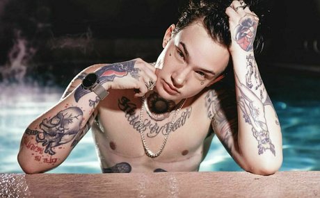 nikkihearts star photo