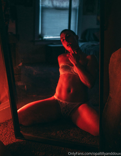 opal lilly onyx top model images