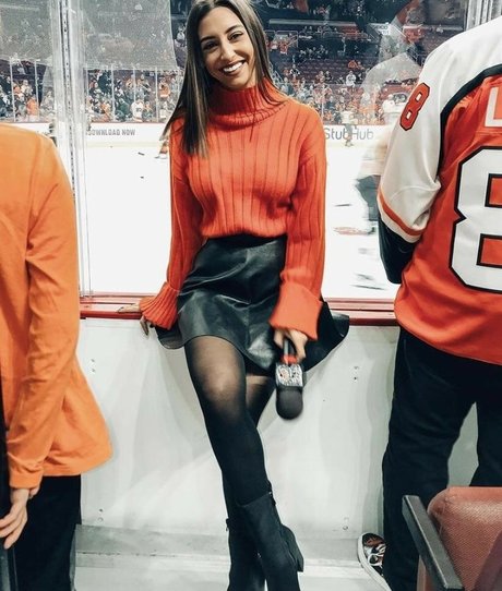 Andrea Helfrich hd actress images