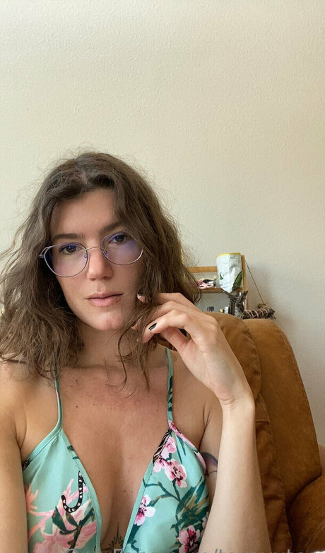 Taratea hot actress photos