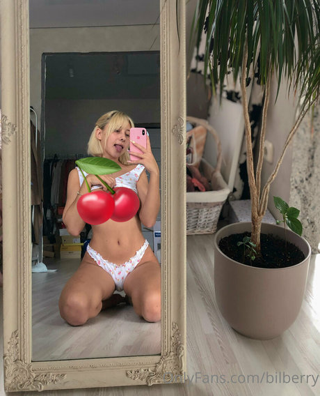 liloo moon erotic model img