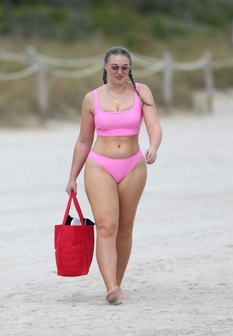 Iskra Lawrence model naked galleries