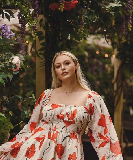 Iskra Lawrence pornstar nude img