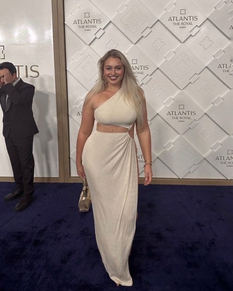 Iskra Lawrence pornstar top gallery