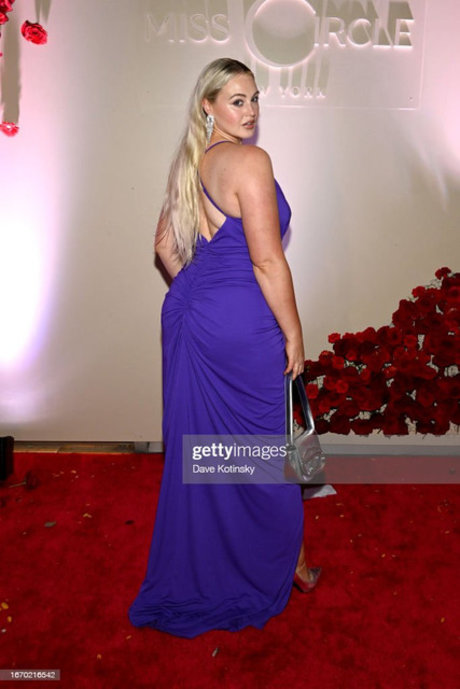 Iskra Lawrence model art images