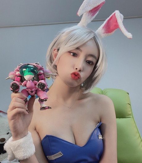 Yunicorn19 erotic model img