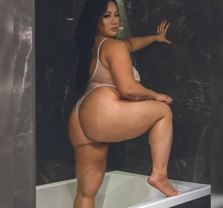 Lily Le hot actress gallery