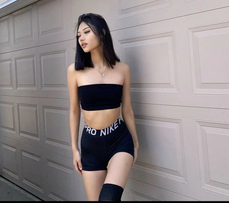 Foreign bich sexy model photo