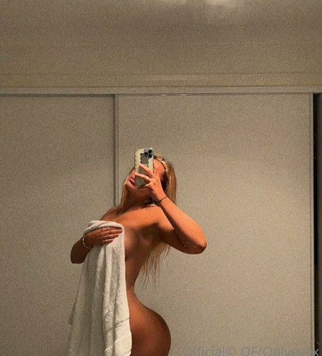 Justeviehall pornstar nude photos