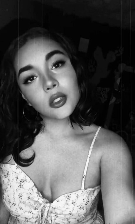 littlelolm erotic pornstar img