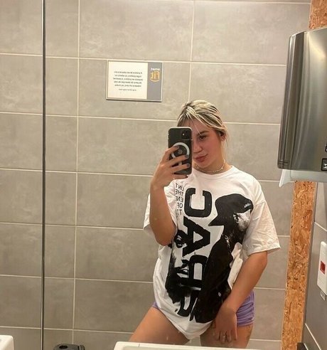 Mila Falk star hot images