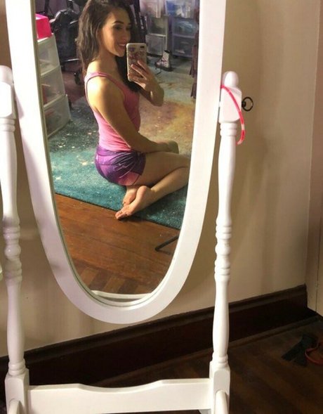 Jess Brohard beautiful star photo