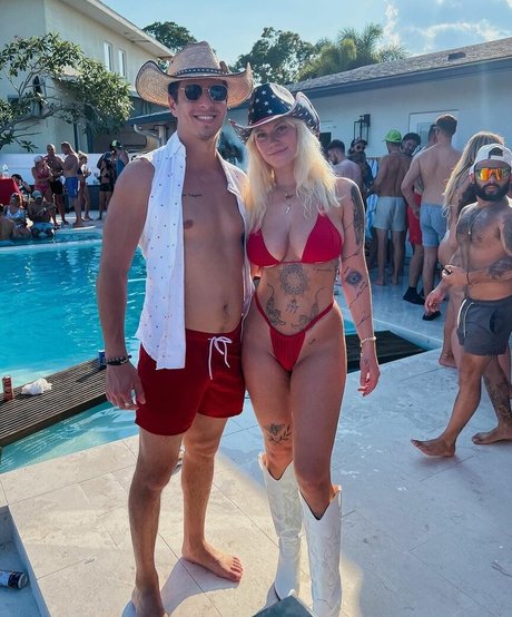 Taylor Hughs nude pornstar picture