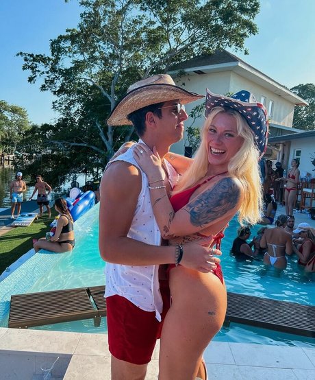 Taylor Hughs pornstar naked galleries