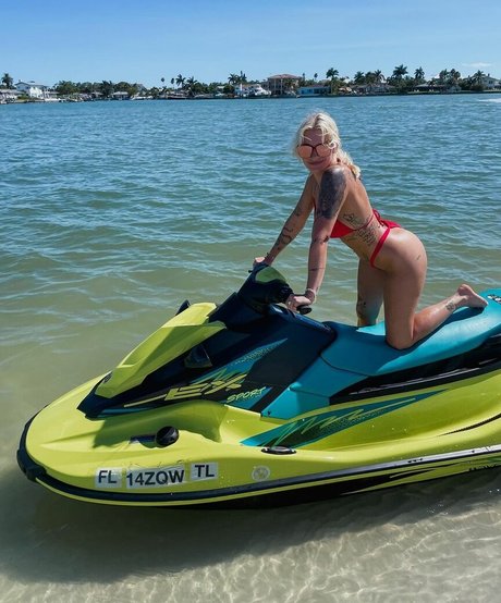 Taylor Hughs star xxx image