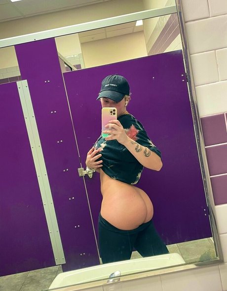 Taylor Hughs hd actress galleries