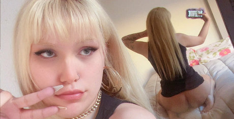 dillycious pornographic model img