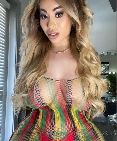 daniela23 19 hot model image