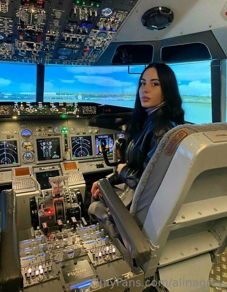 alinagrey model hot image