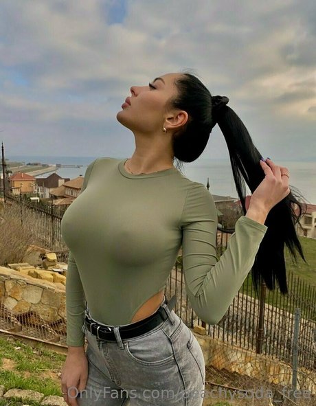 alinagrey exclusive model image