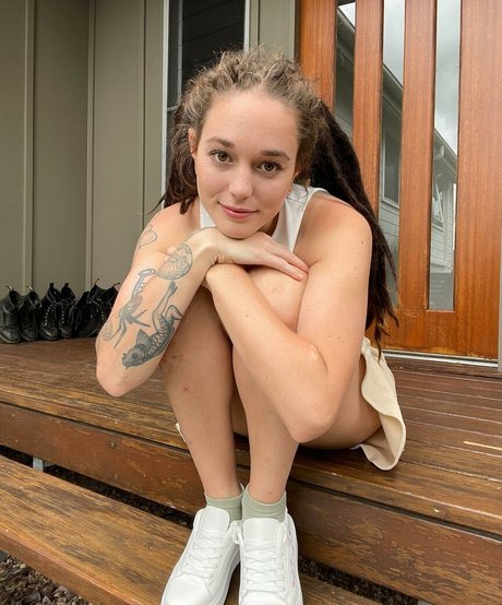 Skye Sharp star nude pictures