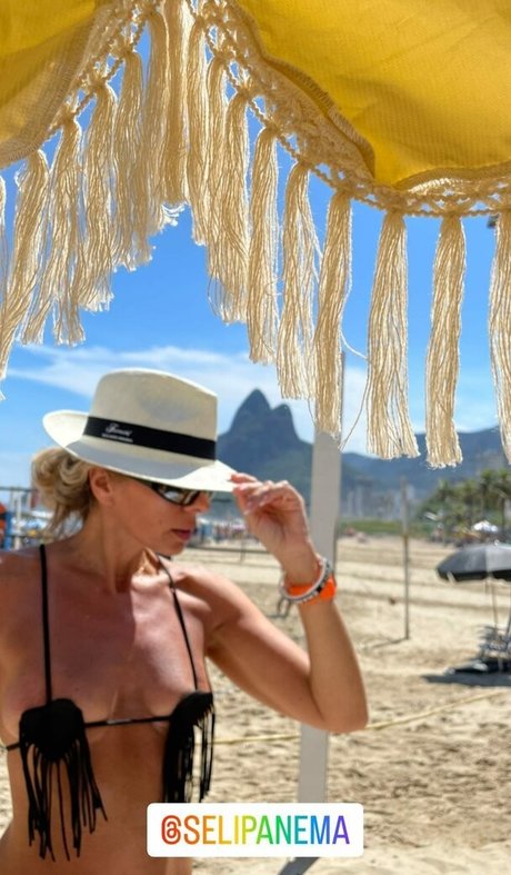 Adriane Galisteu erotic star photos