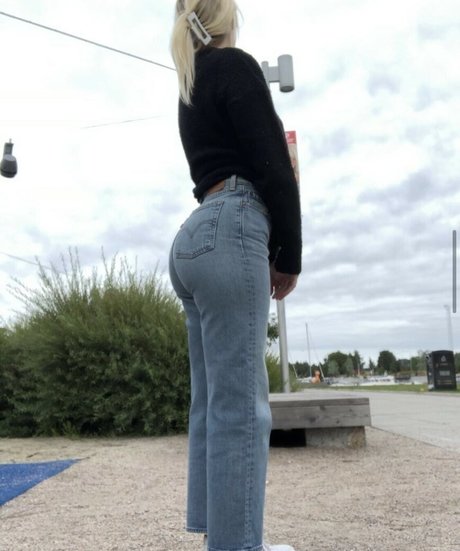 Arielle Burstrom star high quality images