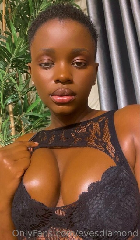 evesdiamond model hot image