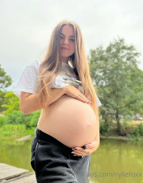 ryliefoxx exclusive pornstar gallery