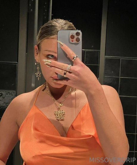 missoverdrip model high quality photo