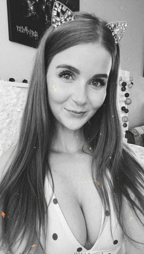 little bee free nudes model images