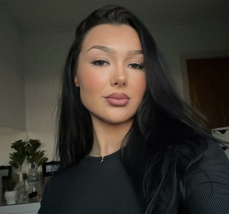 Honey Barrett model top photos