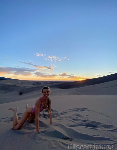 Love Moxxi exclusive actress gallery