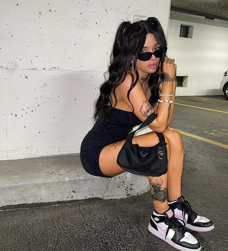 aesthymes naked model pic