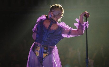 Carly Rae Jepsen sexy actress image