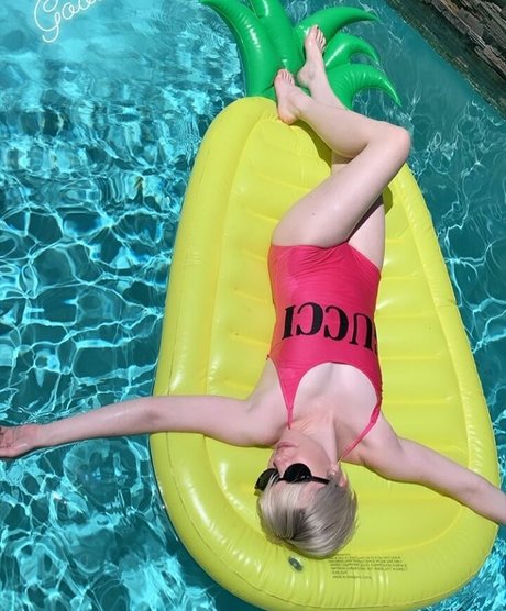 Carly Rae Jepsen star pornographic pic