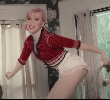 Carly Rae Jepsen free model pic