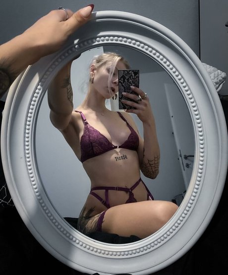 withered rose model xxx photos