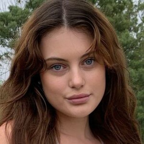 Quinn Rhoades model hot images