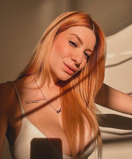 Carolina Camargo hd star pictures