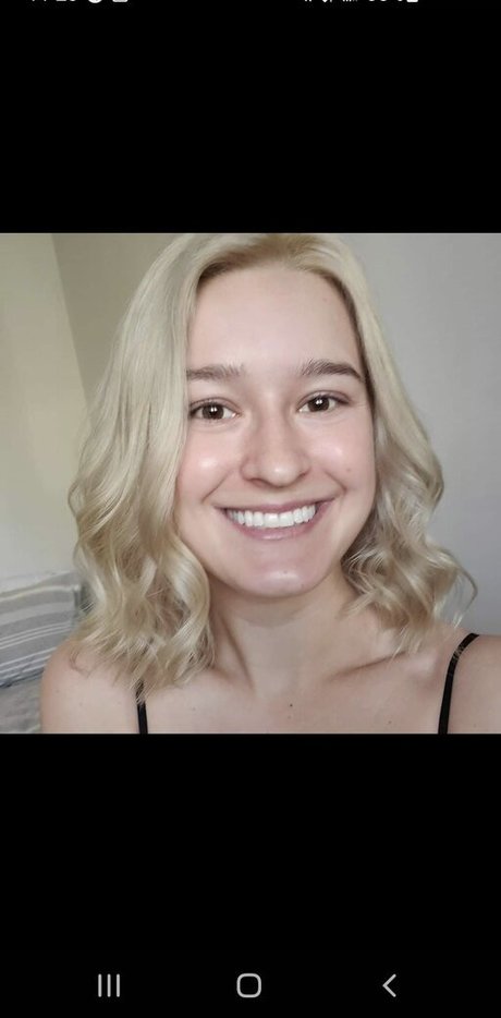 Anikachitown model naked img