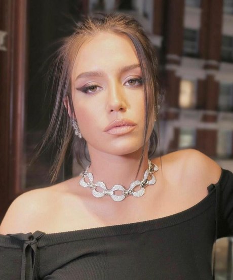 Adele Exarchopoulos free model pics