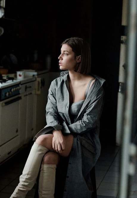 Adele Exarchopoulos pornstar naked pic