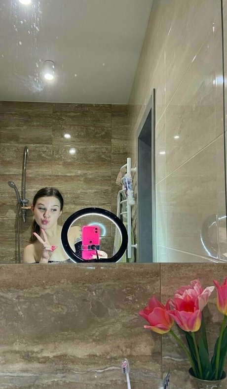 disiosi6i erotic model picture