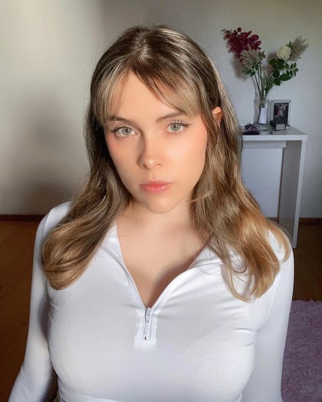 Olivia Herdt erotic pornstar images