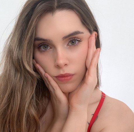 Olivia Herdt beautiful actress picture