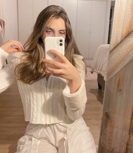 Olivia Herdt nude actress archive