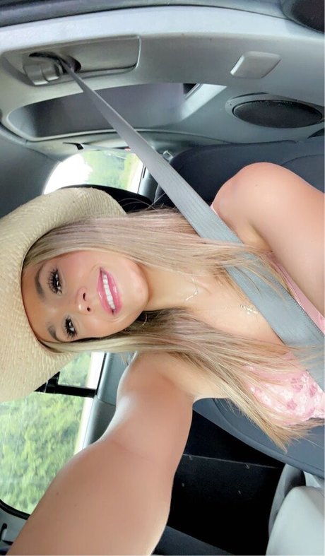 IsaMeccia model free pic